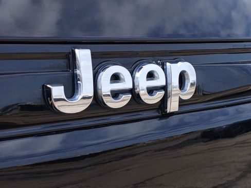 Used 2023 Jeep Grand Cherokee Limited image 11