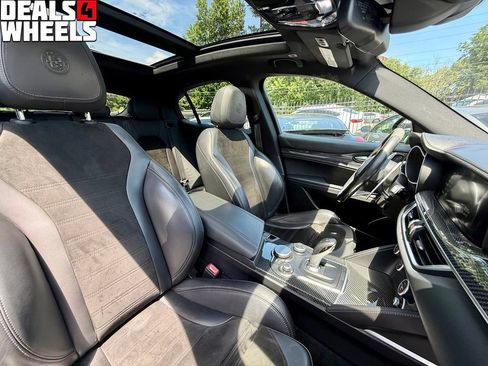 Used 2018 Alfa Romeo Stelvio Quadrifoglio w/ Driver Assist Dynamic Package AWD/4WD image 28
