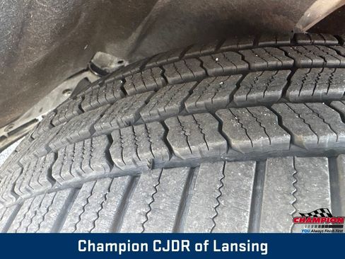 Used 2021 Dodge Durango SXT AWD/4WD image 35