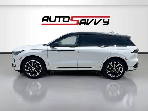 Used 2025 Lincoln Nautilus Reserve AWD/4WD image 4