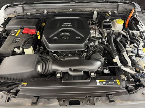 Used 2023 Jeep Wrangler Sahara w/ Cold Weather Group AWD/4WD image 11