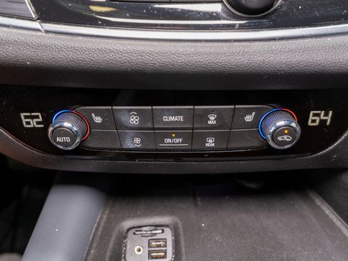 Used 2020 Buick Enclave Essence w/ Sound and Sites Package image 23