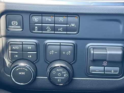 New 2026 Chevrolet Tahoe Premier w/ Sun And Tow Package AWD/4WD image 20