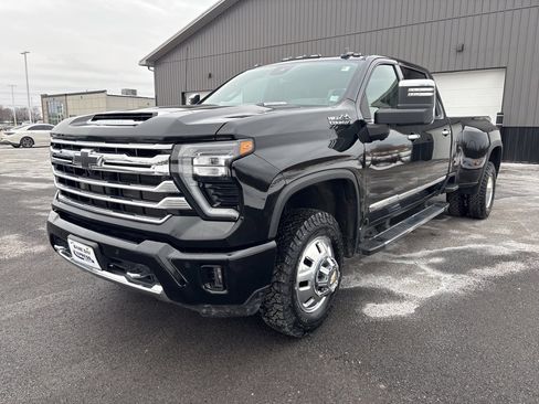 Used 2024 Chevrolet Silverado 3500 High Country w/ High Country Premium Package image 3