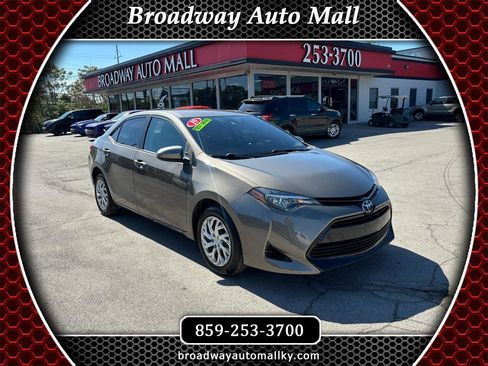 Used 2019 Toyota Corolla LE image 1