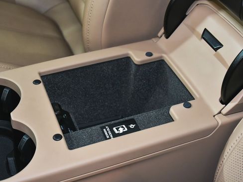 Used 2025 Porsche Macan image 42