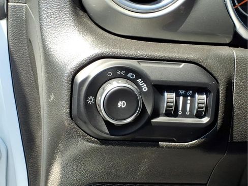 Used 2022 Jeep Wrangler Unlimited Sahara w/ Cold Weather Group AWD/4WD image 13