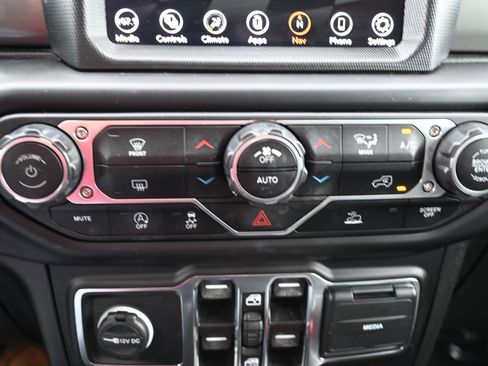 Used 2023 Jeep Gladiator Overland image 14