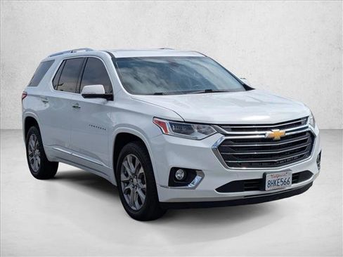 Used 2019 Chevrolet Traverse Premier FWD image 3