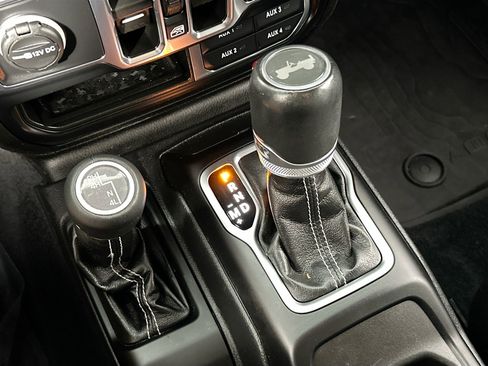 Used 2023 Jeep Wrangler Sahara w/ Cold Weather Group AWD/4WD image 17
