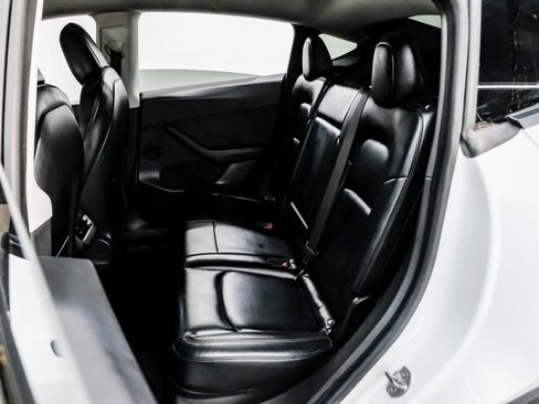 Used 2021 Tesla Model Y Long Range AWD/4WD image 43