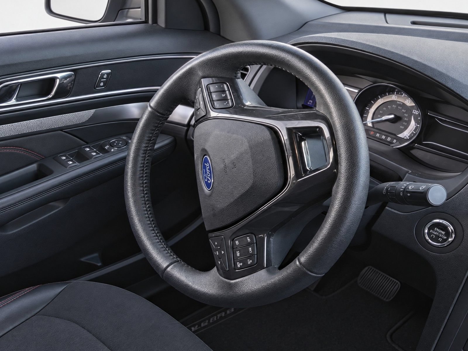Used 2018 Ford Explorer XLT w/ Equipment Group 202A FWD image 19