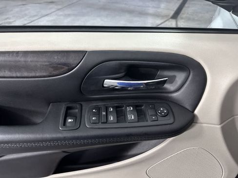 Used 2017 Dodge Grand Caravan SE w/ Power Window Group image 11