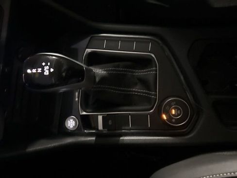 Used 2024 Volkswagen Tiguan SE w/ Panoramic Sunroof Package image 23