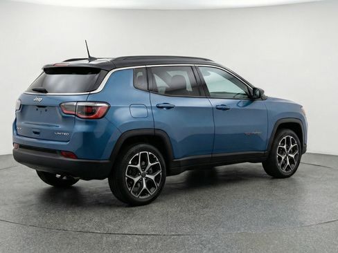 Used 2025 Jeep Compass Limited AWD/4WD image 9
