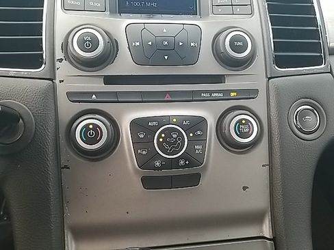 Used 2018 Ford Taurus SEL image 21