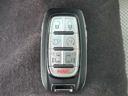 Used 2021 Chrysler Pacifica Limited w/ Premium & Safety Sphere Group AWD/4WD image 44