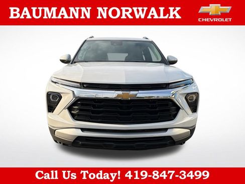 Used 2026 Chevrolet TrailBlazer LT w/ Convenience Package FWD image 2