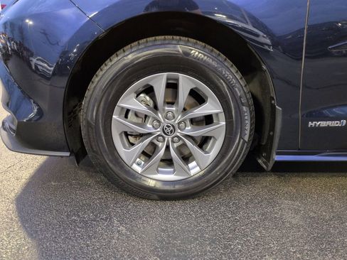 Used 2021 Toyota Sienna LE image 27