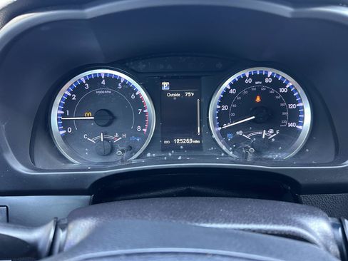 Used 2019 Toyota Highlander LE FWD image 5