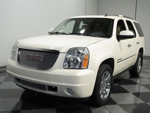 Used 2009 GMC Yukon Denali image 16