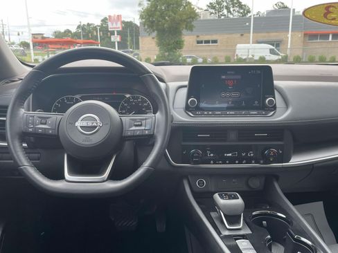 Used 2023 Nissan Rogue SV w/ SV Premium B Package FWD image 13