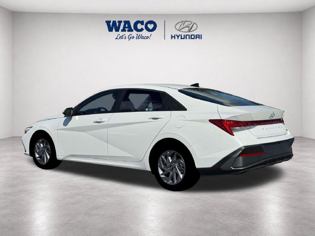 Used 2026 Hyundai Elantra Hybrid FWD image 6