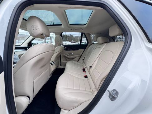 Used 2019 Mercedes-Benz GLC 300 4MATIC image 17