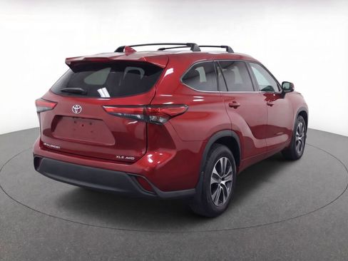 Used 2021 Toyota Highlander XLE image 5