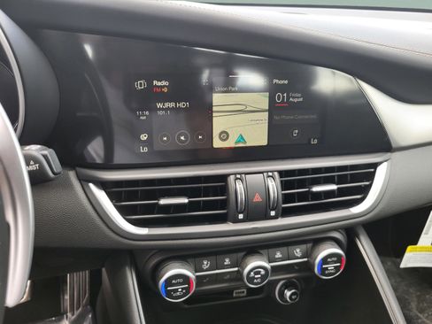 New 2025 Alfa Romeo Giulia w/ Driving Assist Package image 41