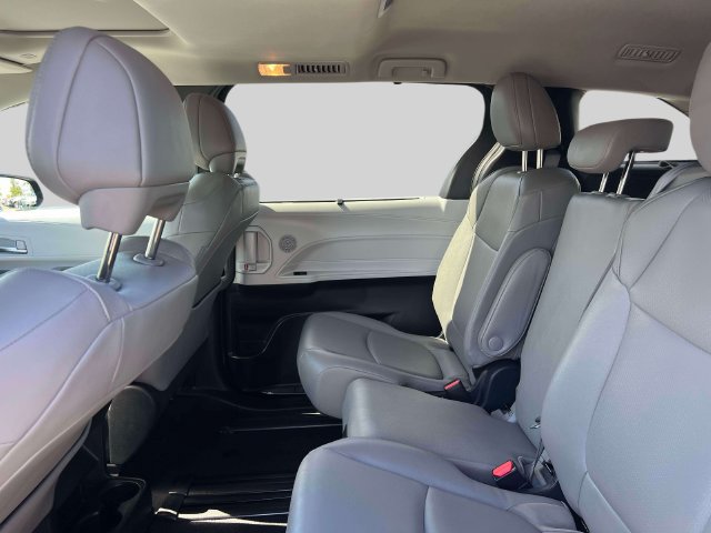 Certified 2025 Toyota Sienna XLE FWD image 15