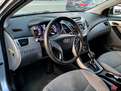 Used 2016 Hyundai Elantra SE image 9
