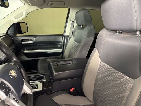 Used 2018 Toyota Tundra SR5 w/ SR5 Upgrade Package AWD/4WD image 22