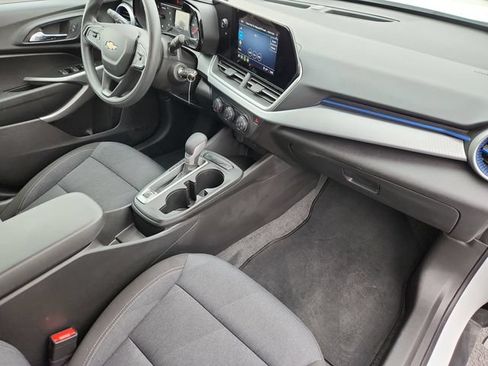 Used 2025 Chevrolet Trax LS FWD image 19