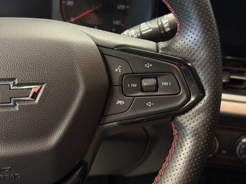 Used 2025 Chevrolet Trax RS FWD image 12
