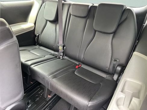 Used 2024 Kia Carnival LX FWD image 19