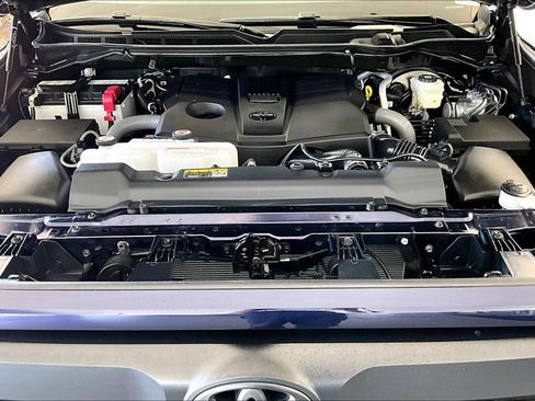 Used 2025 Toyota Tundra Limited AWD/4WD image 31