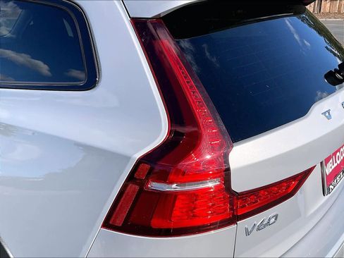 Used 2025 Volvo V60 B5 Cross Country Plus AWD/4WD image 32