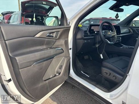Used 2025 Chevrolet Traverse LT w/ Sun and Wheel Package AWD/4WD image 2