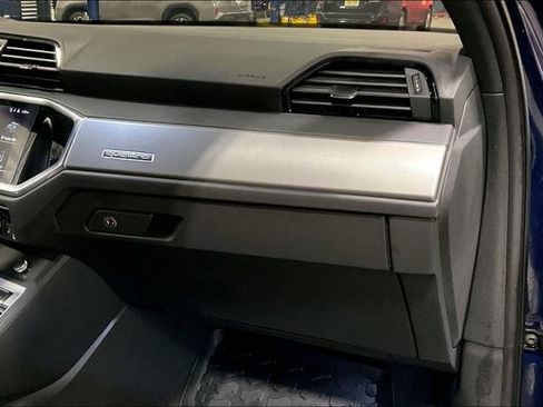 Certified 2025 Audi Q3 2.0T Premium image 16