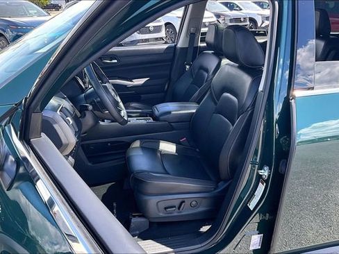 Certified 2025 Nissan Pathfinder SL w/ SL Premium Package image 18