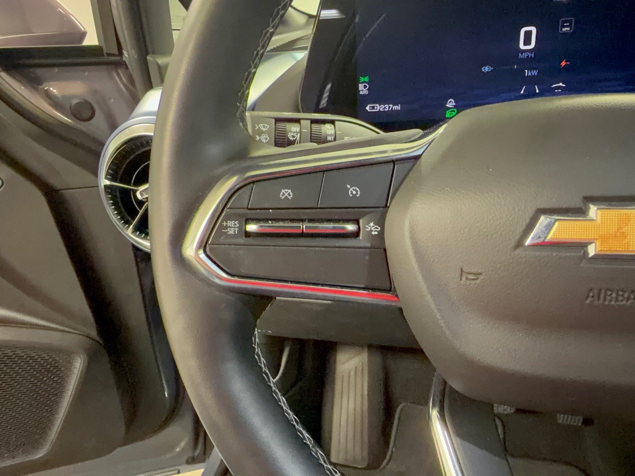 Used 2024 Chevrolet Equinox EV LT FWD image 18
