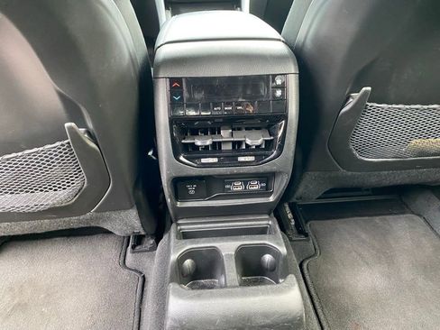 Used 2023 Jeep Grand Cherokee L Laredo image 25