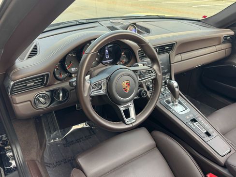 Used 2019 Porsche 911 image 42