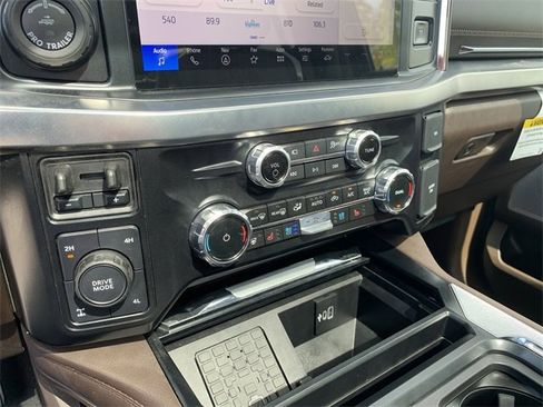 Used 2025 Ford F350 King Ranch w/ FX4 Off-Road Package image 25