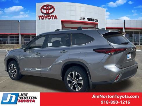 New 2026 Toyota Highlander XLE image 8