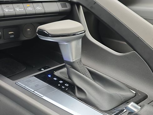 Used 2025 Hyundai Elantra Sport image 19