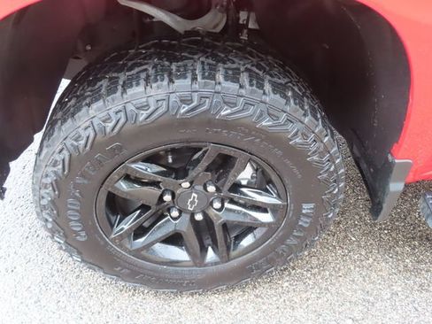 Used 2025 Chevrolet Silverado 1500 Custom Trail Boss AWD/4WD image 15