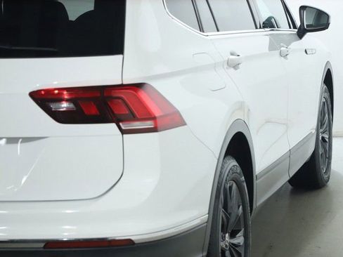Used 2024 Volkswagen Tiguan SE FWD image 48