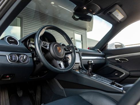 Certified 2024 Porsche 718 Cayman RWD image 4